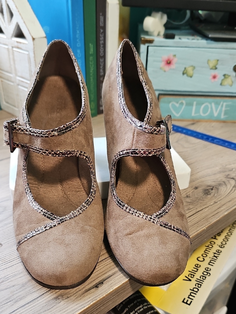 Classic AREOSOLES Taupe Suede Mary Jane Heels - Women SIZE 9